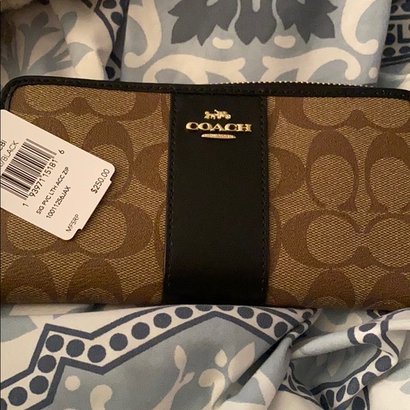 Coach wallet - Picture 1 of 3